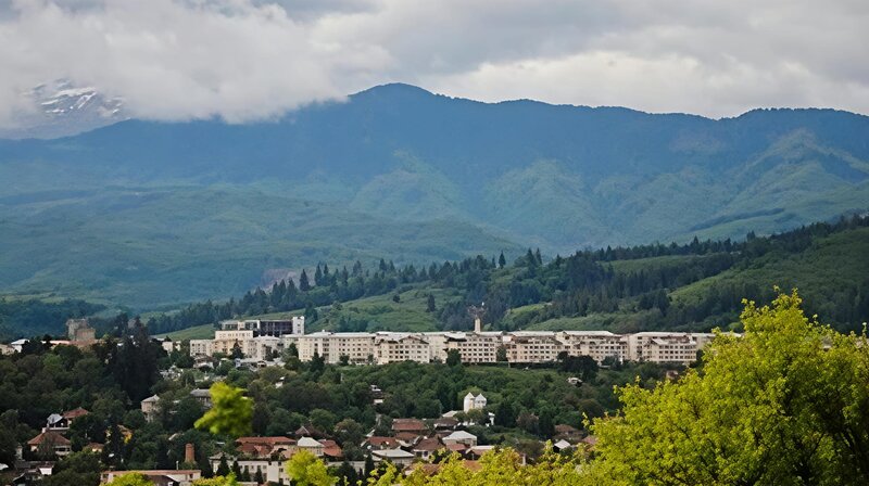 Campulung Muscel, cartier Grui, apartament la munte 45000euro